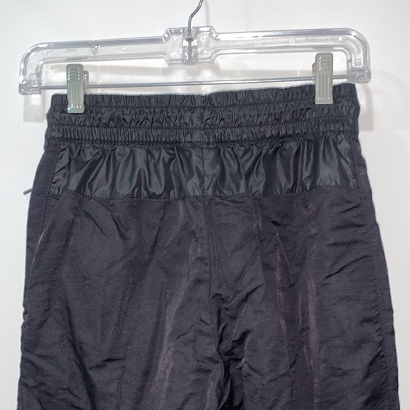 SOLD Sportswear Woven Cargo Pants size XS - Picture 11 of 14